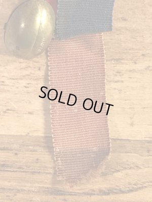 ユニバーシティ物のフットボール大会の40年代ビンテージ缶バッジ