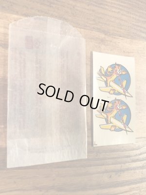 Impko社製の稲妻キャットの60年代ビンテージ水張りステッカー