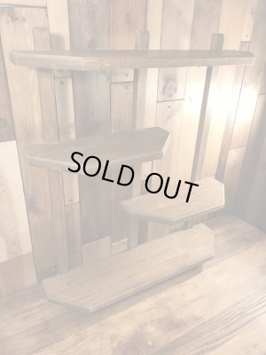 壁掛けタイプの木製のビンテージディスプレイ棚