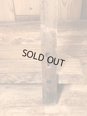 壁掛けタイプの木製のビンテージディスプレイ棚