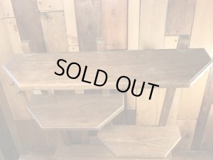 壁掛けタイプのウッド製のヴィンテージ飾り棚