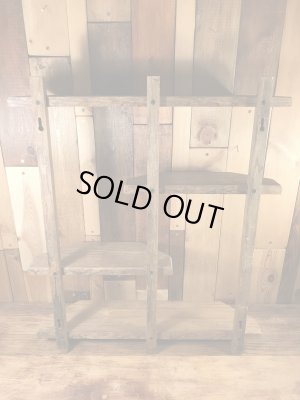 壁掛けタイプのウッド製のヴィンテージ飾り棚