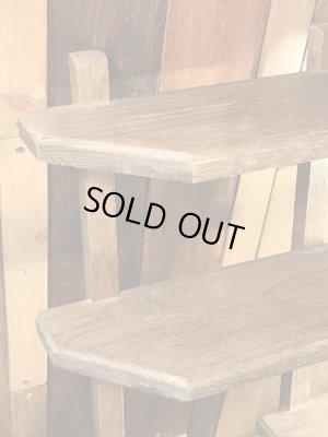 壁掛けタイプのウッド製のヴィンテージ飾り棚