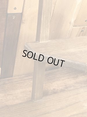 壁掛けタイプのウッド製のヴィンテージ飾り棚