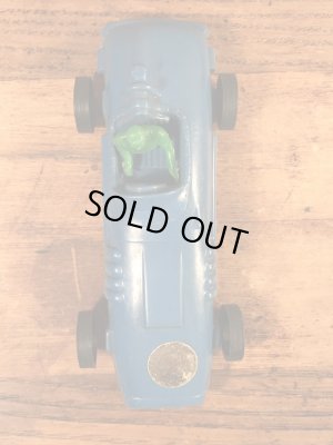 スピードレーサーのプラスチック製の50〜60年代ビンテージカートイ