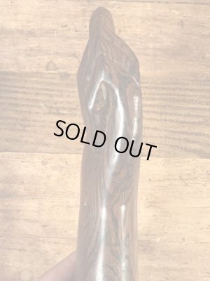 フィグサインの木彫りの70年代ビンテージ置物