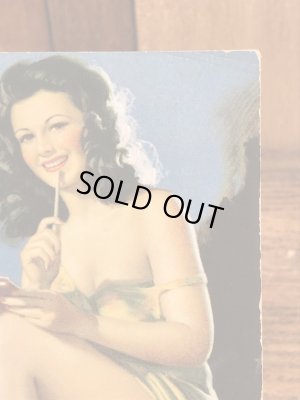 Notes To You!のメッセージが書かれたピンナップガールの40’sヴィンテージカード