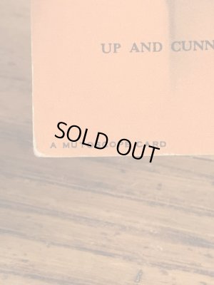 Up And Cunningのメッセージが書かれたピンナップガールの40’sヴィンテージカード