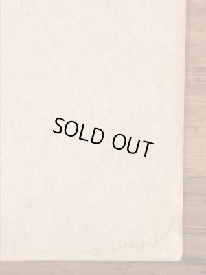 Boy,You Can See A Lot From Hereのメッセージが書かれたピンナップガールの40’sヴィンテージカード