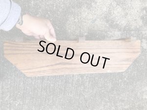 壁掛けタイプのウッド製のヴィンテージ飾り棚