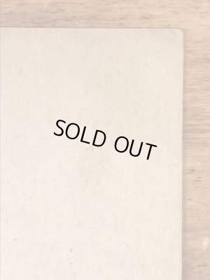 Boy,You Can See A Lot From Hereのメッセージが書かれたピンナップガールの40’sヴィンテージカード