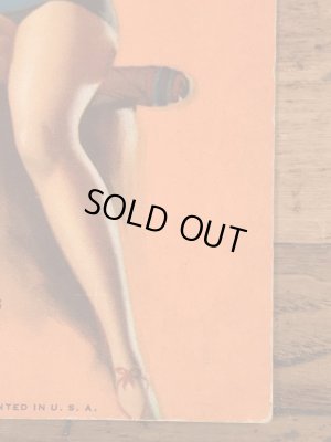 Up And Cunningのメッセージが書かれたピンナップガールの40’sヴィンテージカード