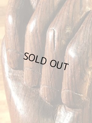 フィグサインの木彫りの70年代ビンテージ置物