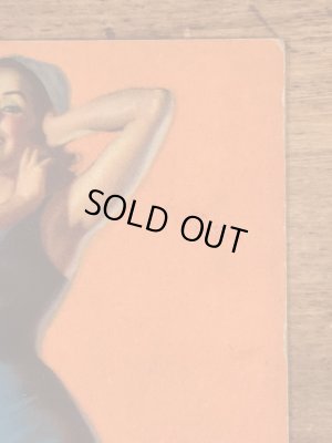 Up And Cunningのメッセージが書かれたピンナップガールの40’sヴィンテージカード