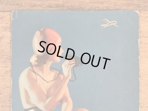 Earl Moranが描いたピンナップガールの40年代ビンテージカード