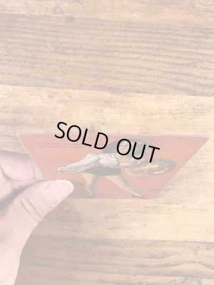 I Must Learn Where To Draw The Lineのメッセージが書かれたピンナップガールの40’sヴィンテージカード