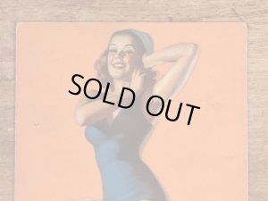 Earl Moranが描いたピンナップガールの40年代ビンテージカード