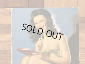 Zoe Mozertが描いたピンナップガールの40年代ビンテージカード