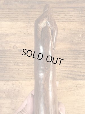 フィグサインの木彫りの70年代ビンテージ置物