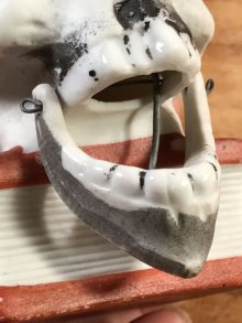 他の写真1: Skull On Book Nodder Ceramic Match Holder　スカルオンブック　ビンテージ　マッチホルダー　陶器　50年代