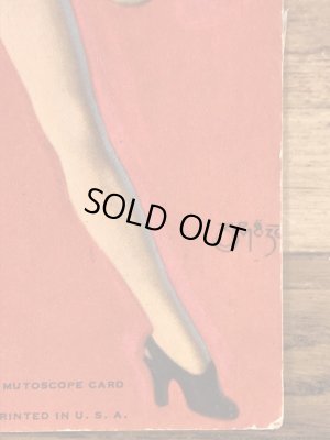 I Must Learn Where To Draw The Lineのメッセージが書かれたピンナップガールの40’sヴィンテージカード