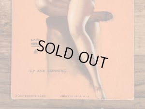 Up And Cunningのメッセージが書かれたピンナップガールの40’sヴィンテージカード