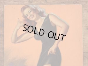 Earl Moranが描いたピンナップガールの40年代ビンテージカード