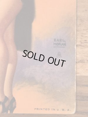 Thumb Fun, Eh, Kid?のメッセージが書かれたピンナップガールの40’sヴィンテージカード