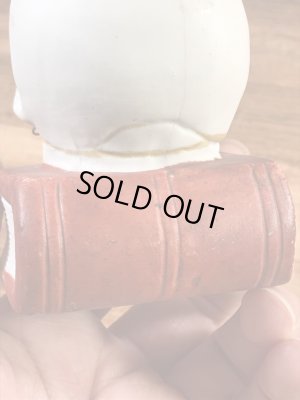 スカルオンブックの陶器製の50年代ビンテージマッチホルダー