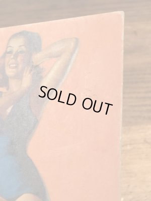 Earl Moranが描いたピンナップガールの40年代ビンテージカード