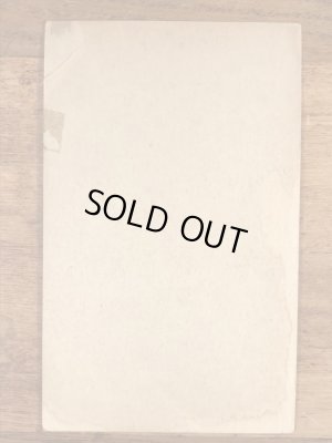 Notes To You!のメッセージが書かれたピンナップガールの40’sヴィンテージカード