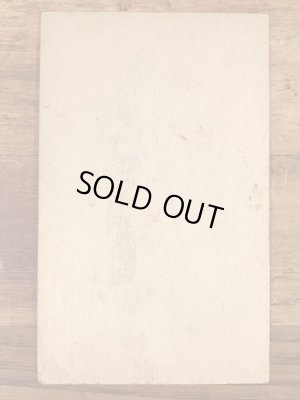 Thumb Fun, Eh, Kid?のメッセージが書かれたピンナップガールの40’sヴィンテージカード