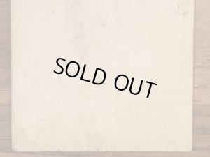 Thumb Fun, Eh, Kid?のメッセージが書かれたピンナップガールの40’sヴィンテージカード