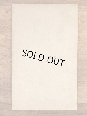 Boy,You Can See A Lot From Hereのメッセージが書かれたピンナップガールの40’sヴィンテージカード