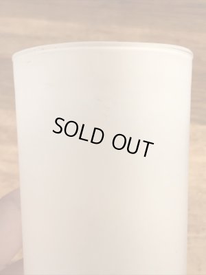 “Bottoms Up!”のメッセージが書かれたキツツキのキャラクターの60年代ビンテージグラス