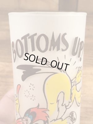 “Bottoms Up!”のメッセージが書かれたキツツキのキャラクターの60年代ビンテージグラス