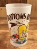 “Bottoms Up!”のメッセージが書かれたキツツキのキャラクターの60年代ビンテージグラス