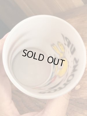 “Bottoms Up!”のメッセージが書かれたキツツキのキャラクターの60年代ビンテージグラス