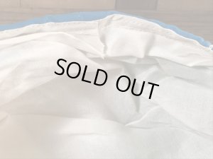 アドバタイジングキャラクターのマジックマウンテンの70年代ビンテージキャスケット