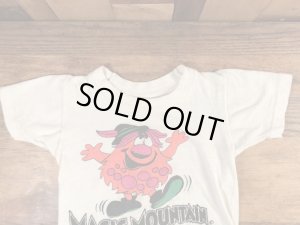 アドバタイジングキャラクターのマジックマウンテンの70年代ビンテージ子供用Tシャツ