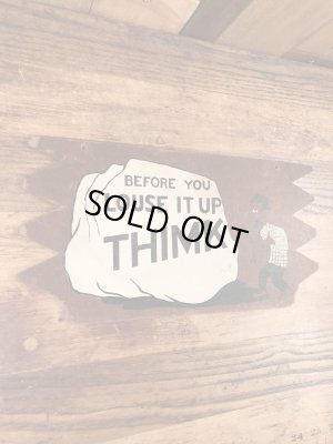 “Before You Louse It Up Thimk”のメッセージが書かれた木製の60年代ビンテージ壁掛け