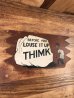 “Before You Louse It Up Thimk”のメッセージが書かれた木製の60年代ビンテージ壁掛け