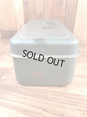 メタリックグリーンのメタル製の50〜60’sヴィンテージツールボックス