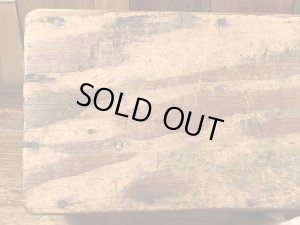 蝶番が付いたウッド製のアンティークツールボックス