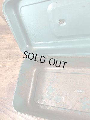 メタリックグリーンの金属製の50〜60年代ビンテージ工具箱