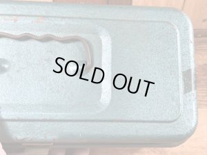 メタリックグリーンのメタル製の50〜60’sヴィンテージツールボックス