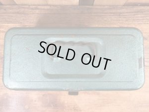 メタリックグリーンの金属製の50〜60年代ビンテージ工具箱