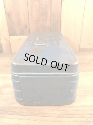 メタリックブルーのメタル製の50〜60’sヴィンテージツールボックス