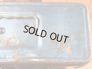 メタリックブルーの金属製の50〜60年代ビンテージ工具箱