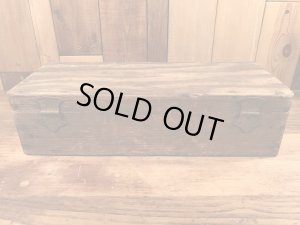 蝶番が付いたウッド製のアンティークツールボックス